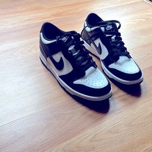 Nike
Dunk Low Retro White Black
Panda (2021) (GS) (Size 6.5Y)